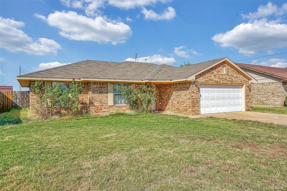 1809 Comet St, Altus, OK 73521 - photo 1