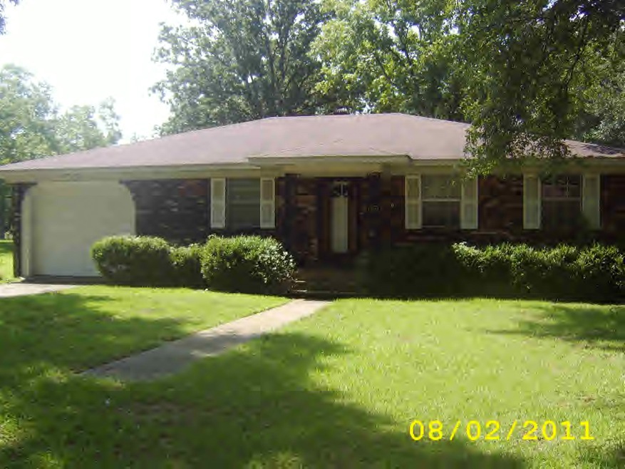 1107 High St, McComb, MS 39648 - photo 1