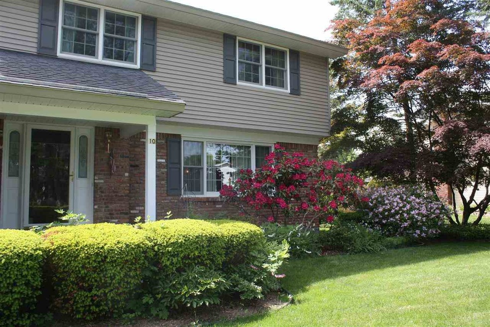 10 Robinson Rd, Schenectady, NY 12302 - photo 1