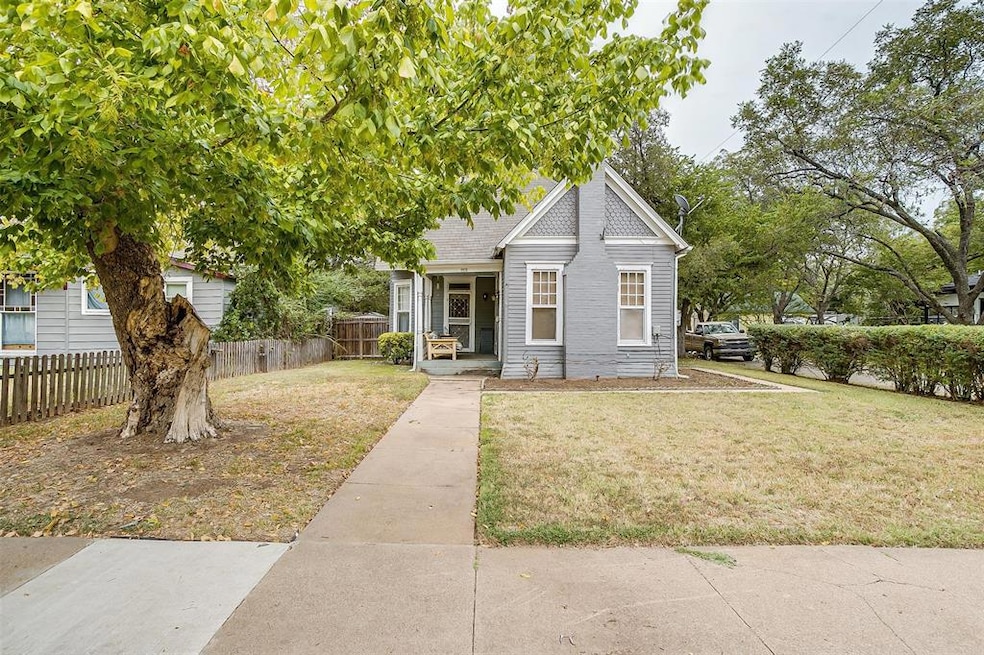 712 N Anglin St, Cleburne, TX 76031 - photo 1