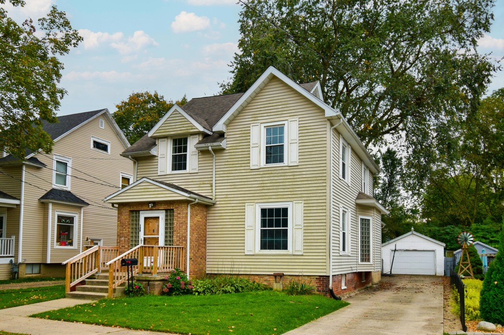 738 Oak St, Niles, MI 49120 - photo 1