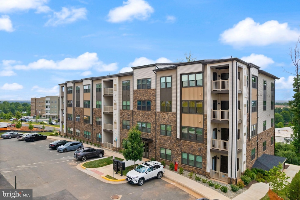 46320 Mount Milstead Terrace unit 301, Sterling, VA 20164 - photo 1