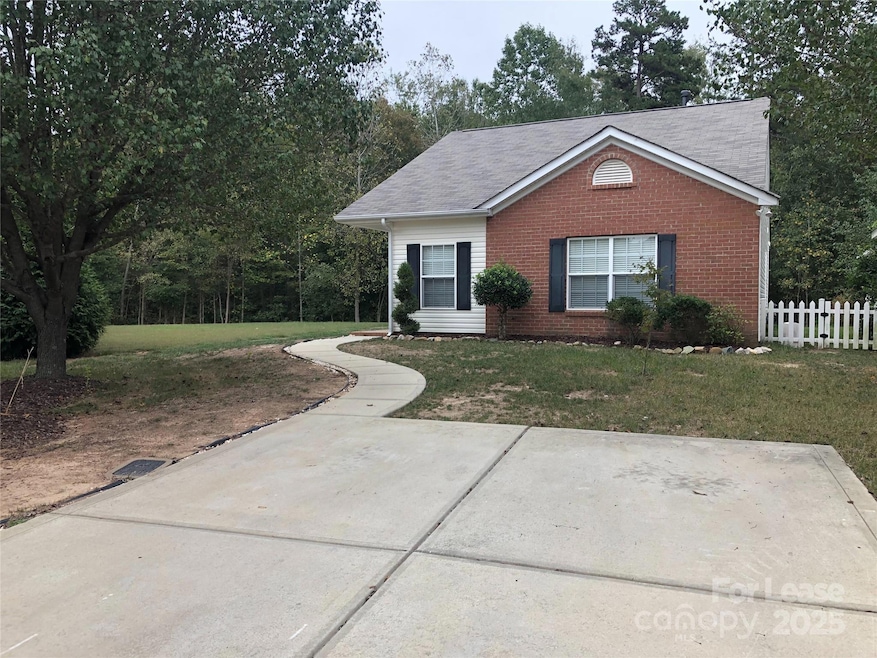 1902 Harrison Park Dr, Waxhaw, NC 28173 - photo 1