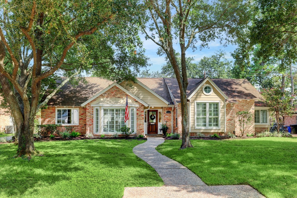 13310 Kingsride Ln, Houston, TX 77079 - photo 1