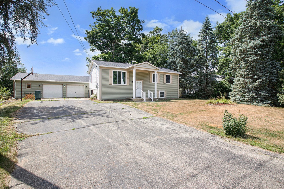 4132 Litchfield Dr, Dorr, MI 49323 - photo 1