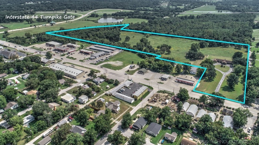 705 E Will Rogers Blvd, Claremore, OK 74017 - photo 1