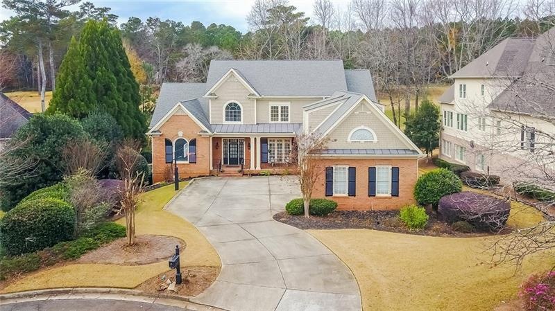 Wonderful four sides brick estate in prestigious S