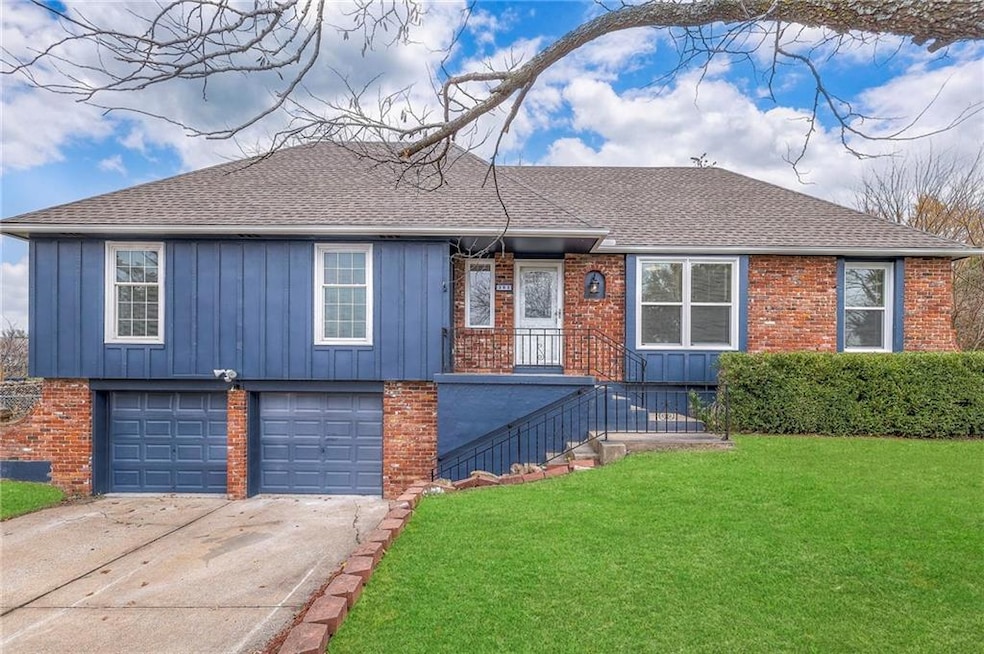 303 S Sunset Ln, Raymore, MO 64083 - photo 1