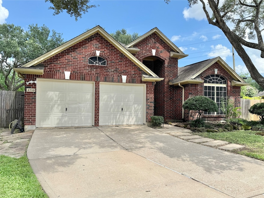 Welcome to this quaint 1-story home in New Territo