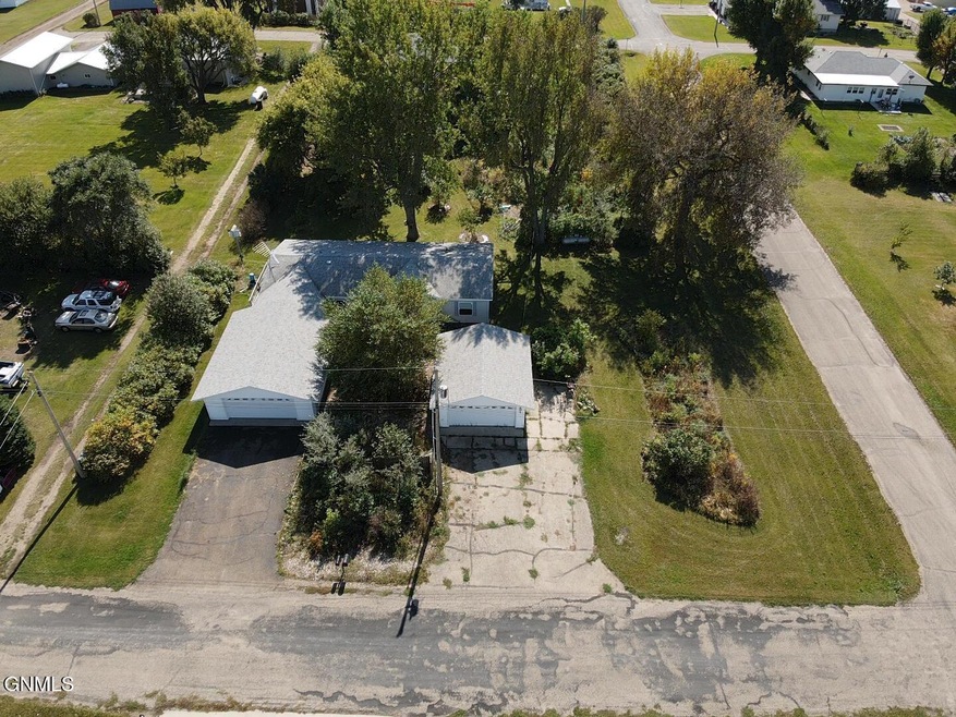 601 Avenue E, Napoleon, ND 58561 - photo 1