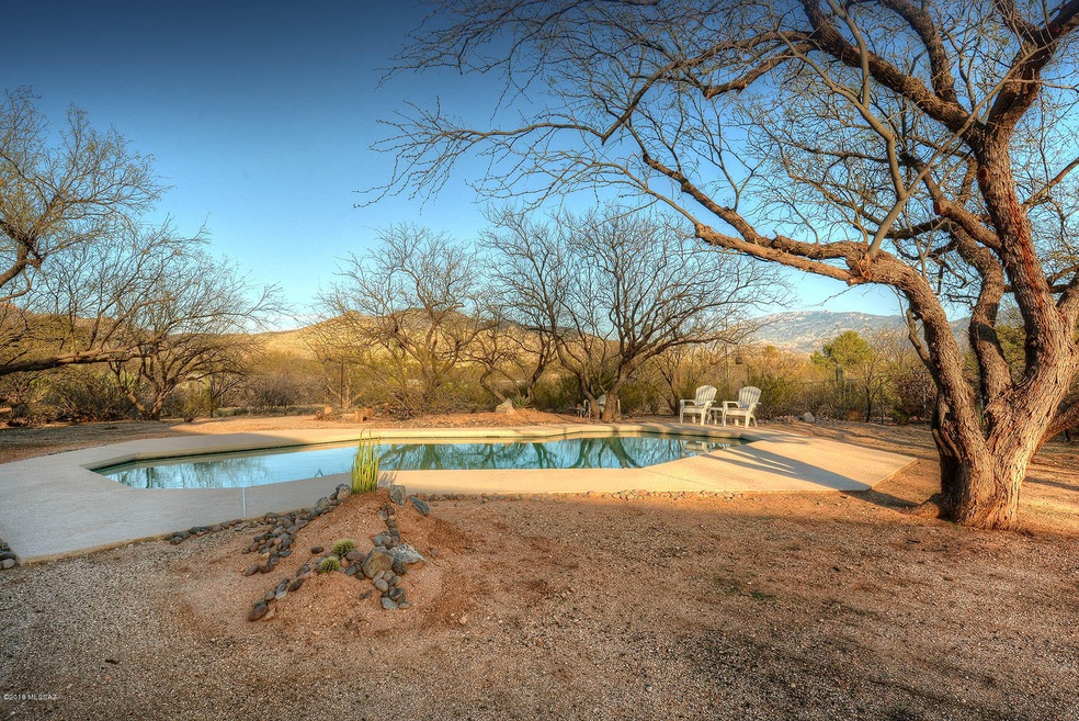 Pool & Views