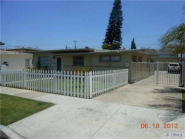 Freshly Painted Exterior with Gated front yard and