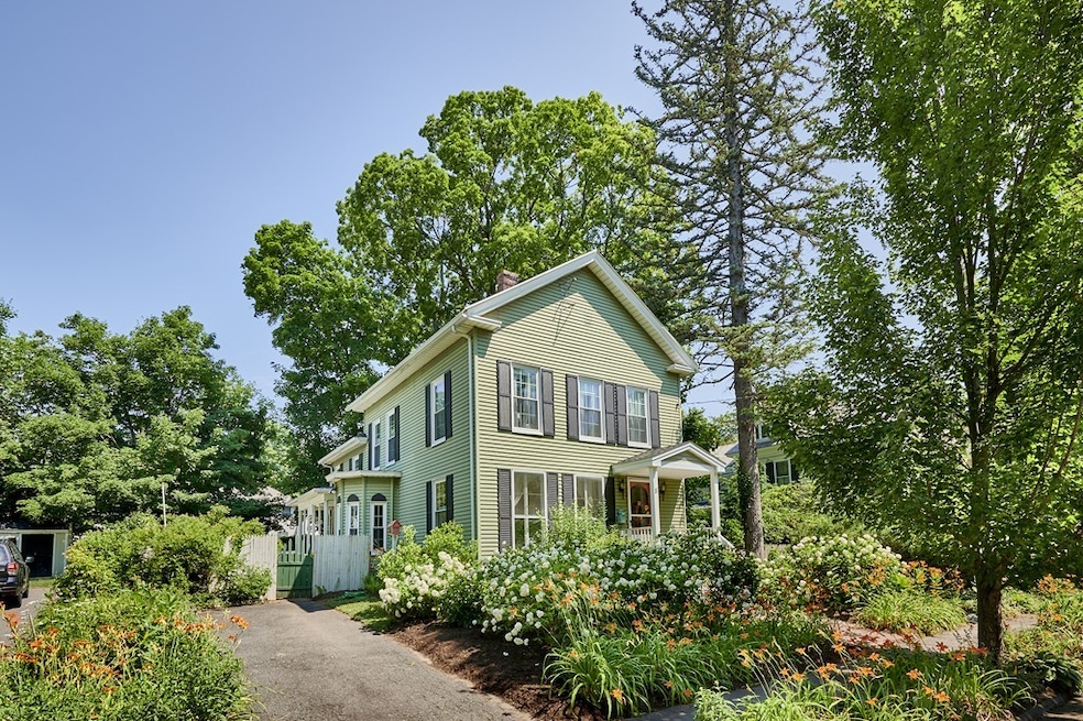 8 Hancock St, Northampton, MA 01060 - photo 1