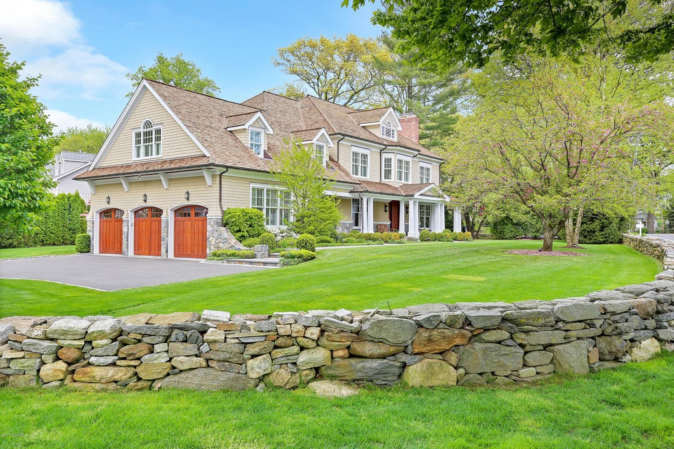 1 Bramble Ln Riverside CT