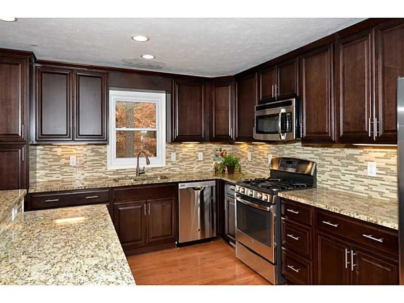 Kitchen. Such much cabinet and counter space!!