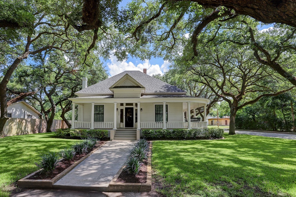 Front view of 1897 historic home