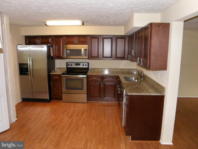 7905 Tyson Oaks Cir, Vienna, VA 22182 - photo 1