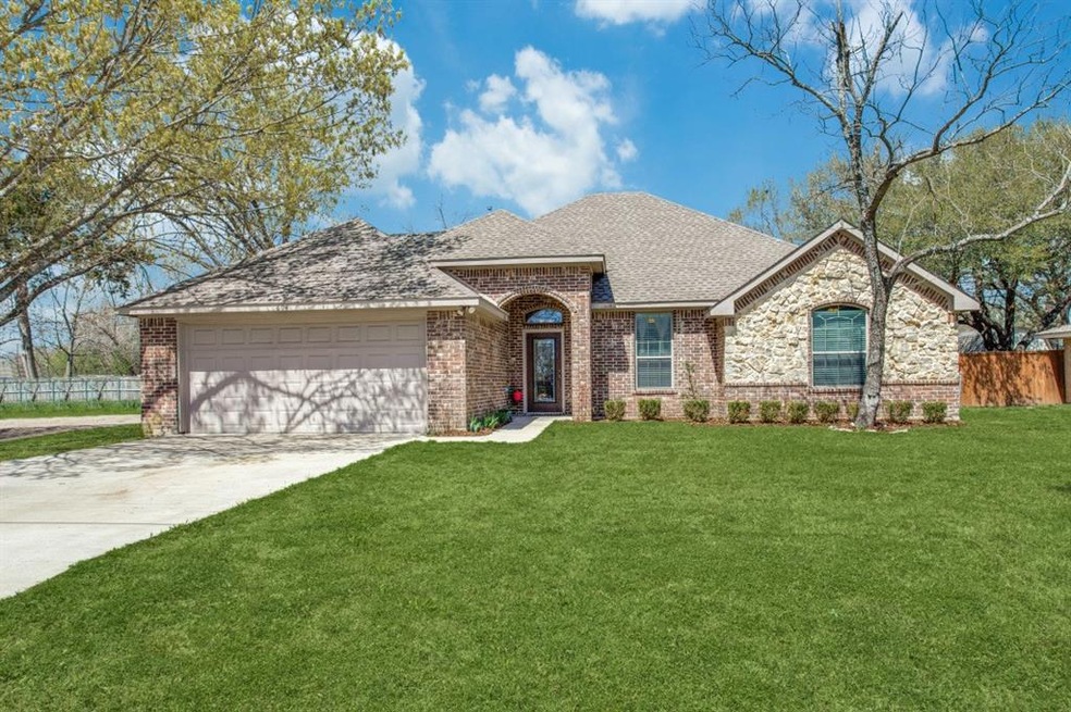 604 E Milam St, Ennis, TX 75119 - photo 1