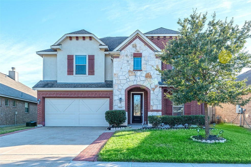 9919 Kendahlwood Ln, Tomball, TX 77375 - photo 1