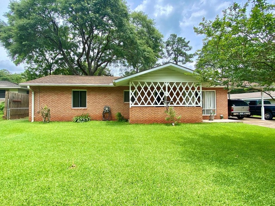 327 Myrtle St, Nacogdoches, TX 75965 - photo 1