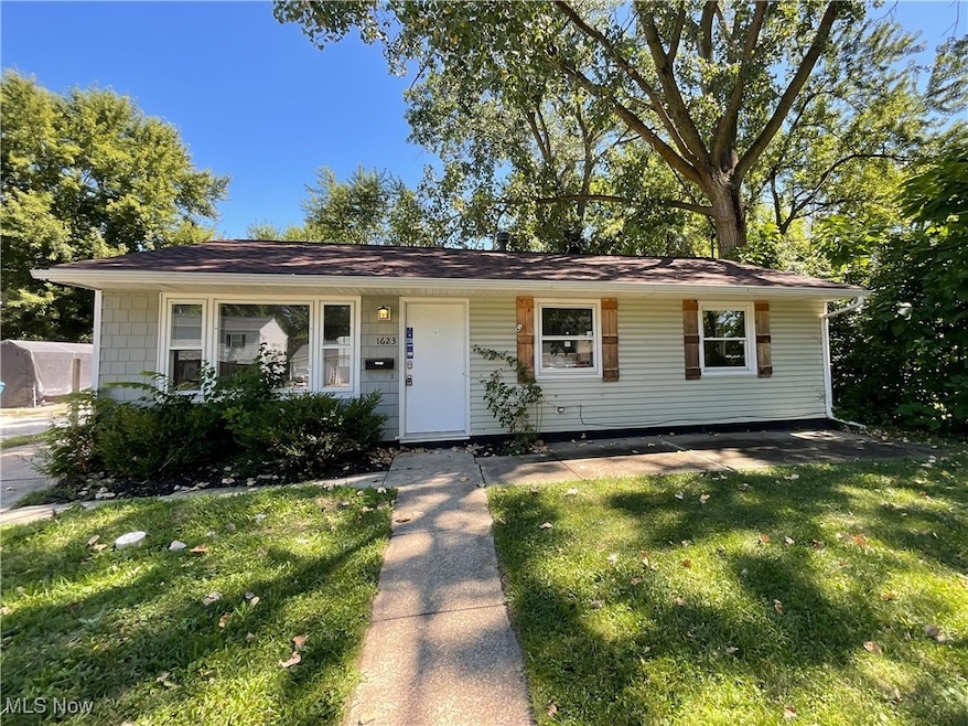 1623 Nevada Ave, Lorain, OH 44052 - photo 1