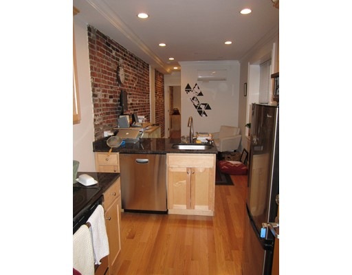 44 N Bennet St unit 7, Boston, MA 02113 - photo 1