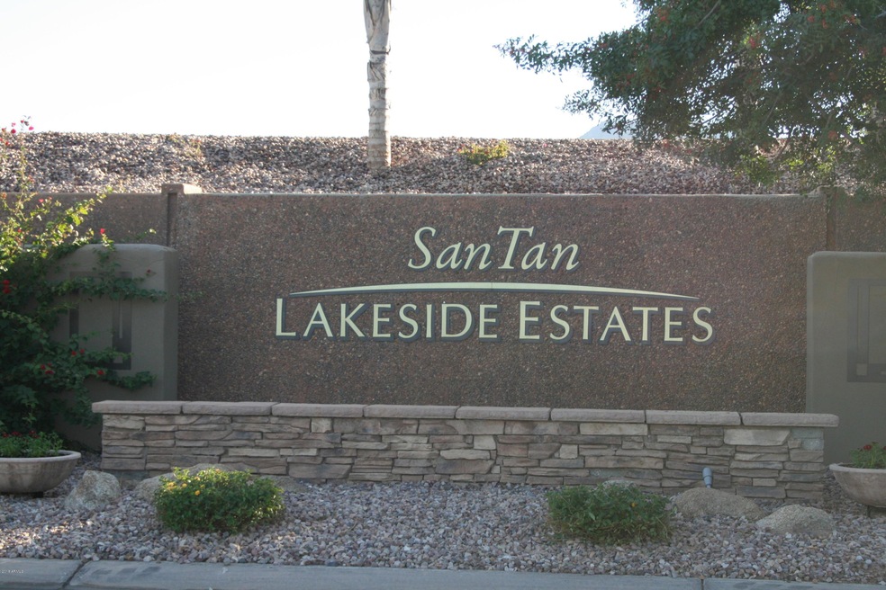 San Tan Lakeside Estates Entrance