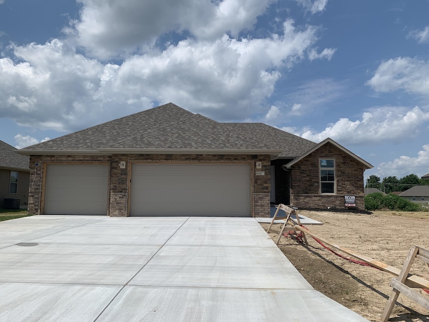 667 N Maplewood Hills Rd, Nixa, MO 65714 - photo 1