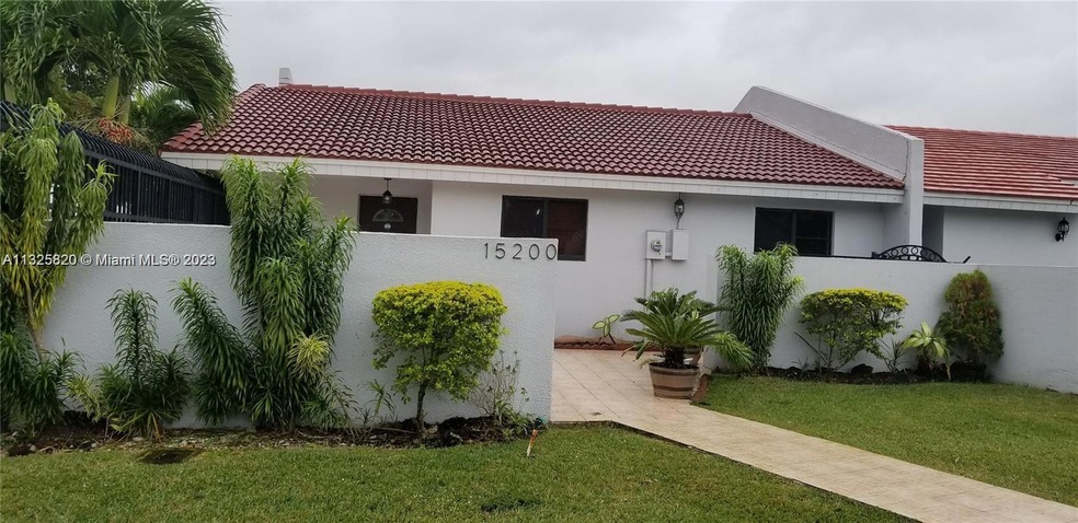 15200 SW 81st Ln, Miami, FL 33193 - photo 1