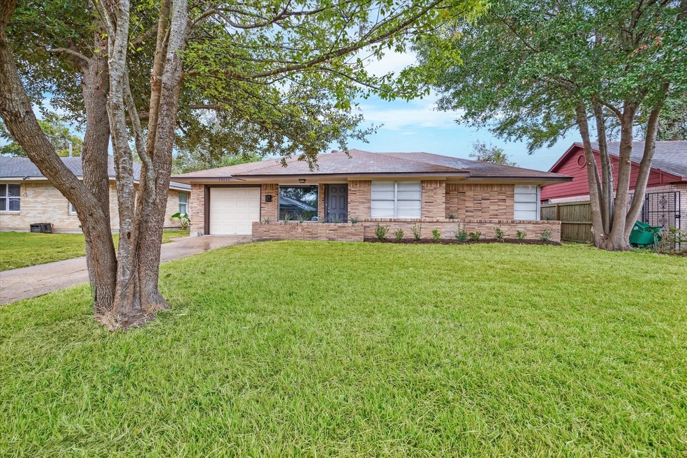 10222 Bretton Dr, Houston, TX 77016 - photo 1