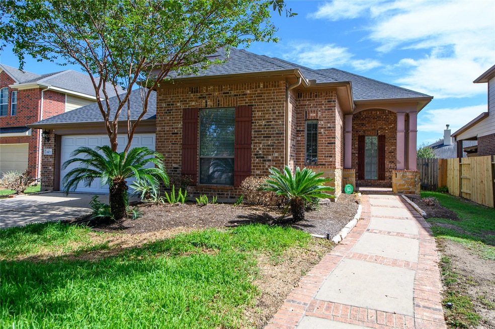 8107 Whisper Point Dr, Houston, TX 77040 - photo 1