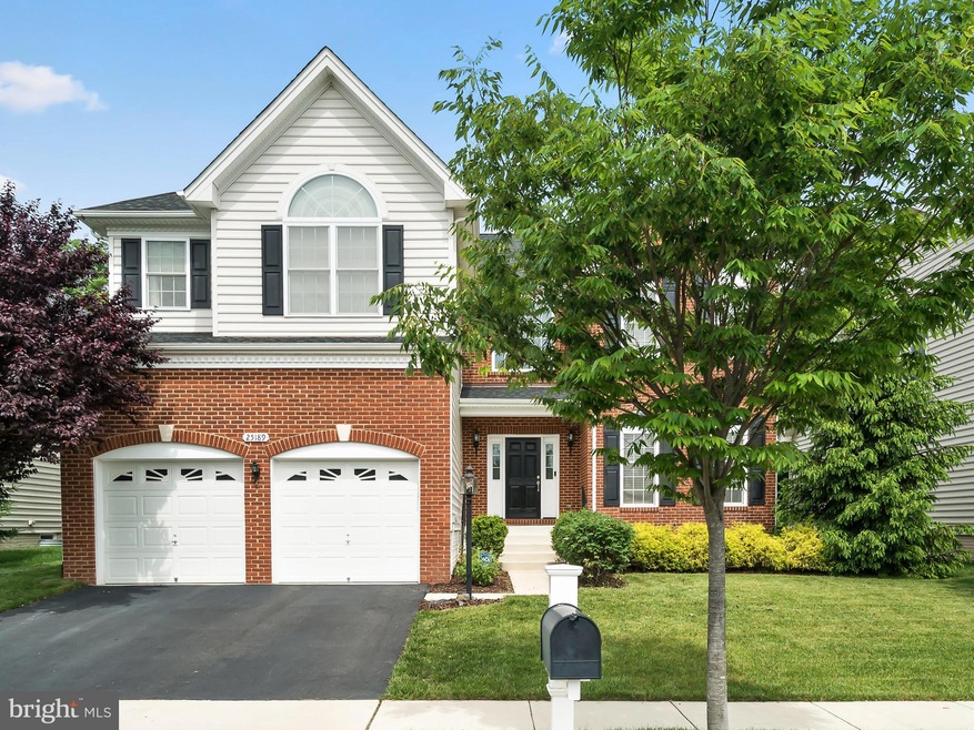 25189 Eisenhower Dr, Chantilly, VA 20152 - photo 1