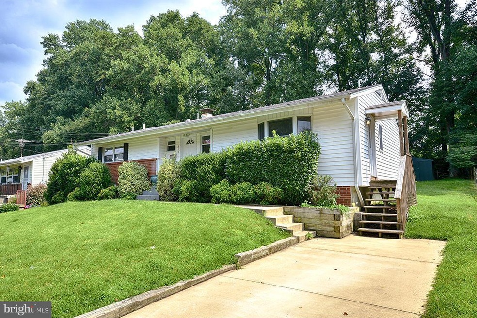 513 Valley Dr SE, Vienna, VA 22180 - photo 1