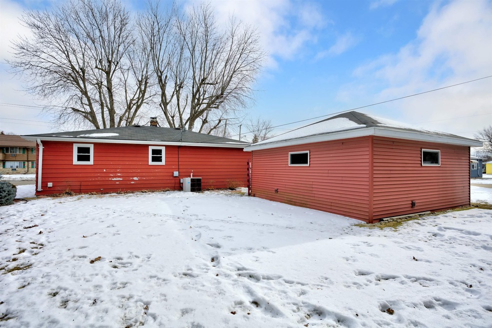 1523 N Mason St, Appleton, WI 54914 - photo 1