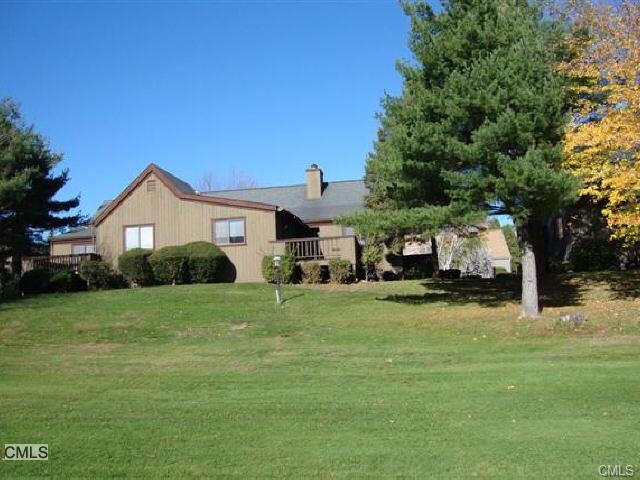 605 Cherokee Ln unit A, Stratford, CT 06614 - photo 1