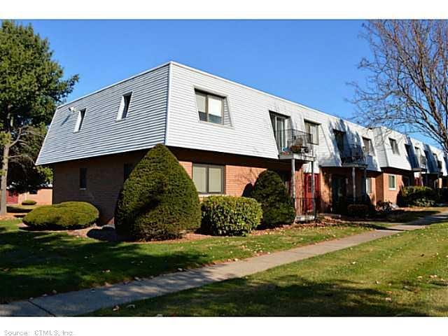 256 Richard St unit 3, Newington, CT 06111 - photo 1