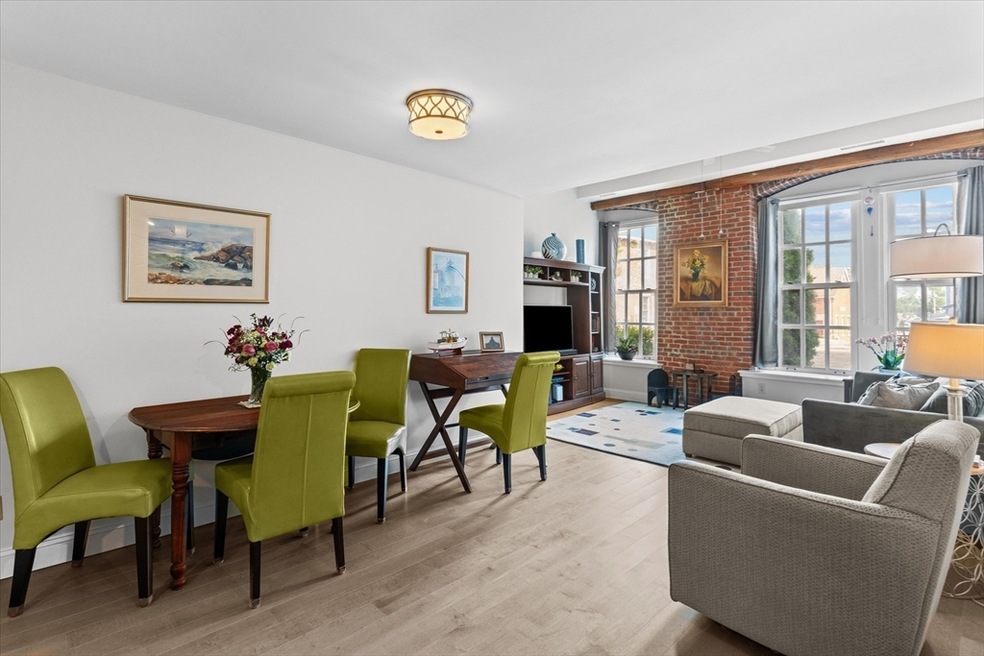 53 Warren St unit 119, Newburyport, MA 01950 - photo 1