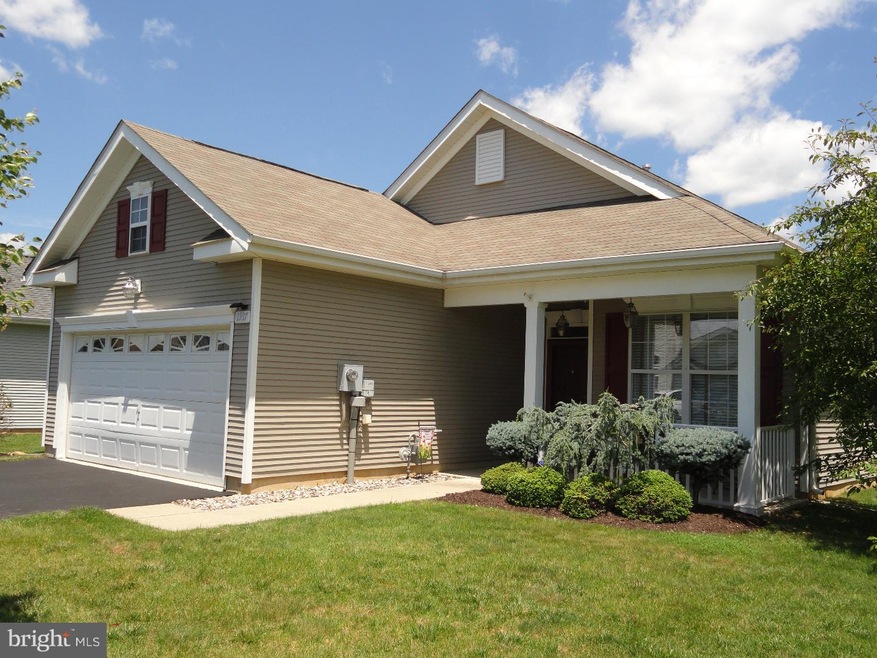 1937 Alexander Dr unit I16, Macungie, PA 18062 - photo 1