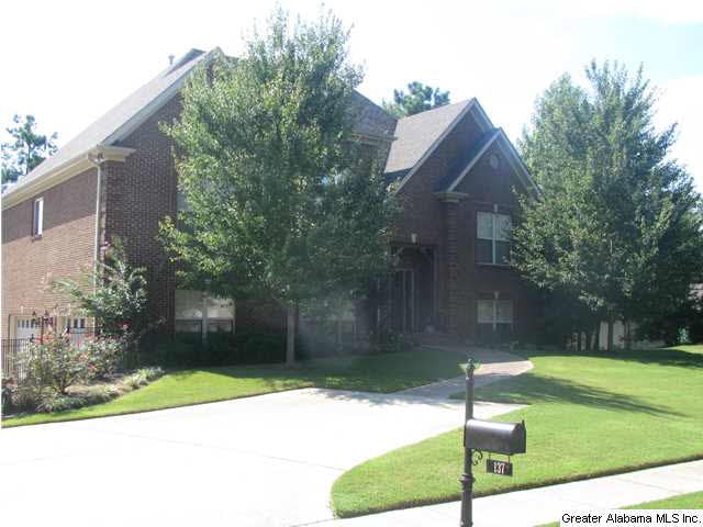 THIS HOME HAS 4 BEDROOMS, SCREENED PORCH, GRILL DE