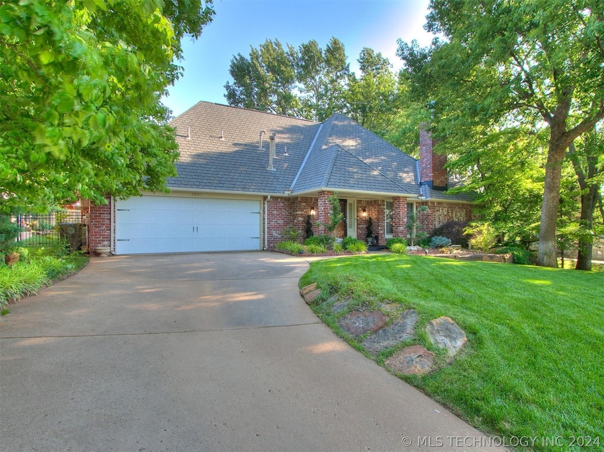 Welcome home to this stunning lot with mature tree