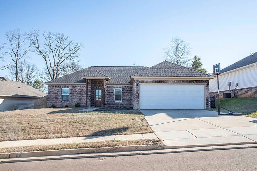 1024 Briarwood Dr, Oxford, MS 38655 - photo 1