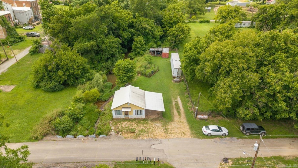 180 N 3rd St, Mammoth Spring, AR 72554 - photo 1