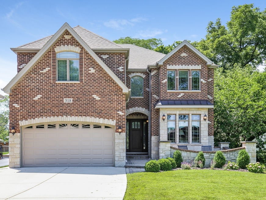 Over 3900 sq ft addl 1778 full finished basement 