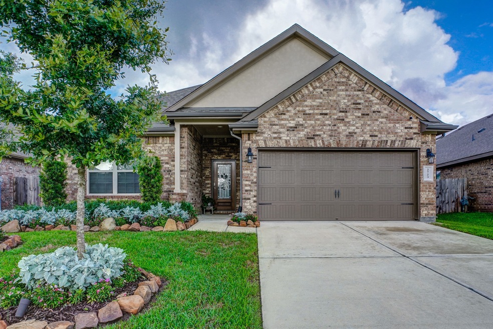 2723 Westland Ln, Pearland, TX 77581 - photo 1