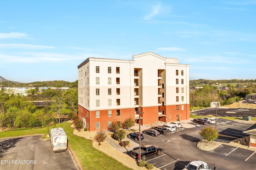1410 Hurley Dr unit 502, Sevierville, TN 37862 - photo 1