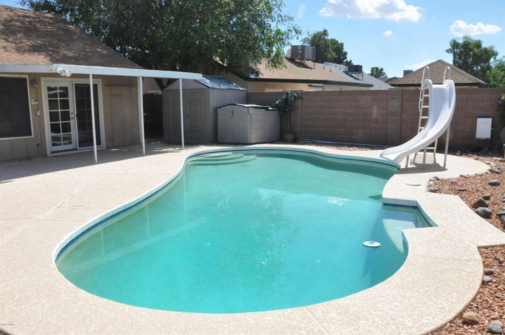 6502_W_Kings_pool_patio