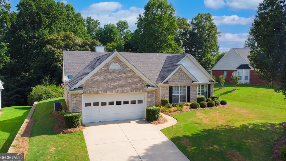 6172 Glen Oak Dr, Flowery Branch, GA 30542 - photo 1