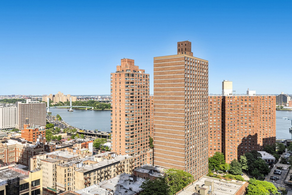 Sold $965,000 • Co-Listing Agent