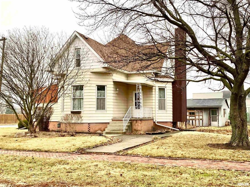 906 Peoria St, Lincoln, IL 62656 - photo 1