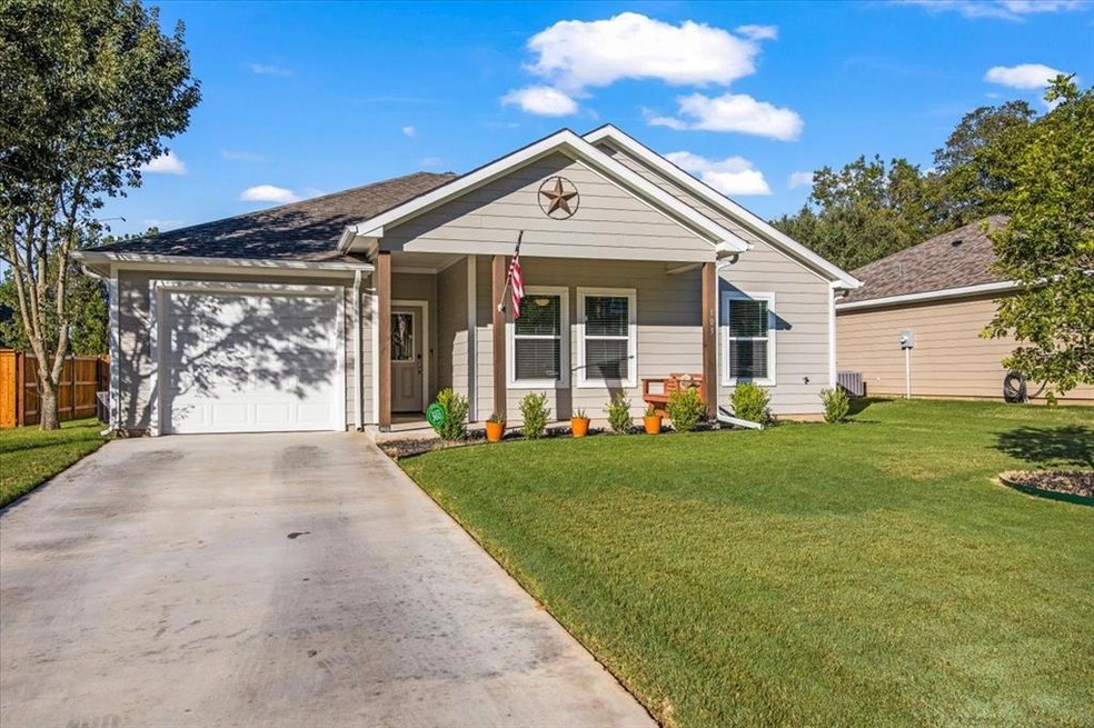 103 Adams St, Cleburne, TX 76033 - photo 1